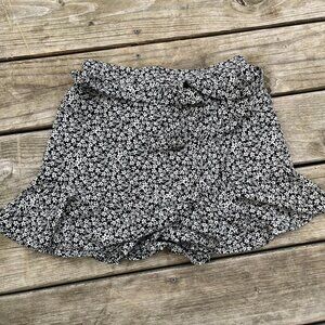 Altar’d State Layered Floral Ruffle Mimi Skirt black white flower Small